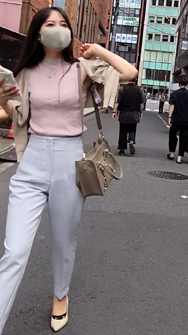 <自信作>春到来!爽やか水色パンツで究極のエロ尻を見せつけるS級美女!
