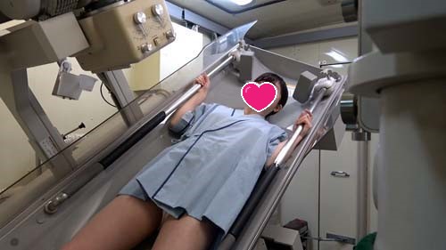 レントゲン車 検診 バリウム検査 ポロリハプニング vol.23-可愛い女子大生のおっぱいとパンツが丸見え盗撮映像