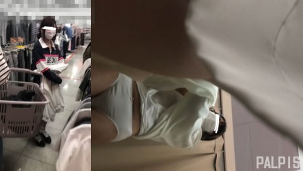 発育途中の少女の全貌をパシャリ